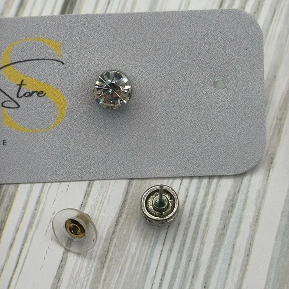 Elegant Silver Stud Earrings - Picture 4 of 8